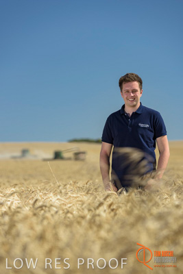 December 2017 / GLENCORE_STAFF_WHEAT_FIELD_095_171219