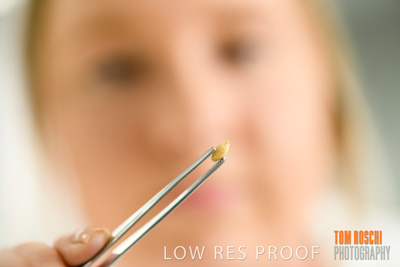 June 2018 / LAB_Microscope_female-male_colaborating_180601_055