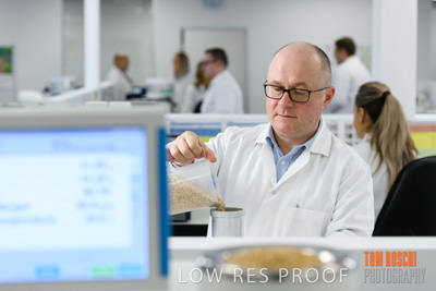 June 2018 / LAB_sample_measuring_female-male_180601_067