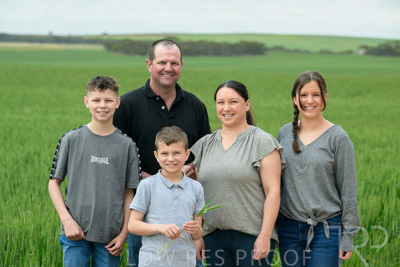 September 2024 / Malinong(SA)-Family_240925-_Z9C8456