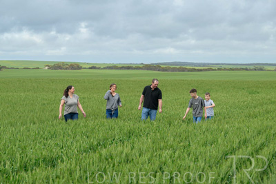 September 2024 / Malinong(SA)-Family_240925-_Z9C8469
