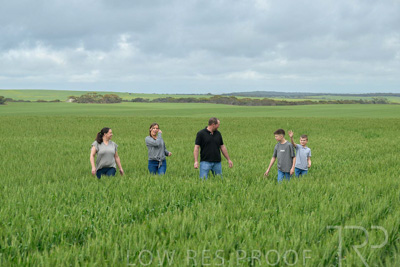 September 2024 / Malinong(SA)-Family_240925-_Z9C8471