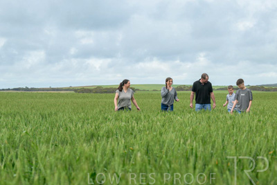 September 2024 / Malinong(SA)-Family_240925-_Z9C8487