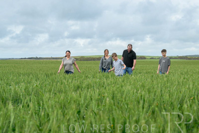 September 2024 / Malinong(SA)-Family_240925-_Z9C8494