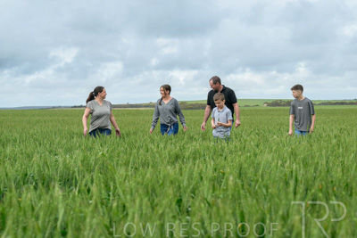 September 2024 / Malinong(SA)-Family_240925-_Z9C8498