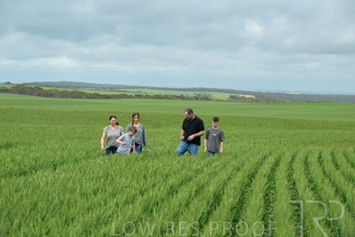 September 2024 / Malinong(SA)-Family_240925-_Z9C8507