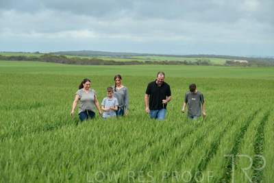 September 2024 / Malinong(SA)-Family_240925-_Z9C8529