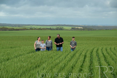 September 2024 / Malinong(SA)-Family_240925-_Z9C8535
