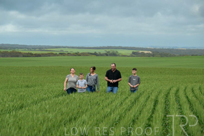 September 2024 / Malinong(SA)-Family_240925-_Z9C8538