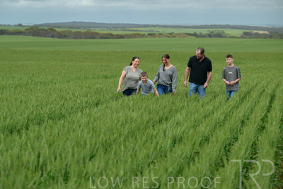 September 2024 / Malinong(SA)-Family_240925-_Z9C8563