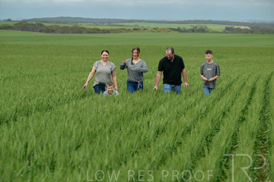 September 2024 / Malinong(SA)-Family_240925-_Z9C8579