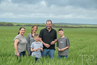 September 2024 / Malinong(SA)-Family_240925-_Z9C8662