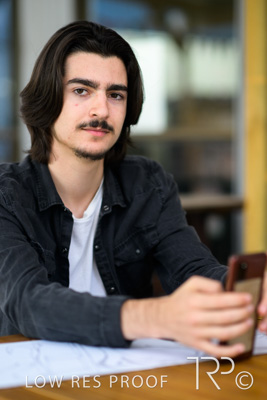 April 2022 / CARERS-SA-YOUNG-CARERS_220429_073