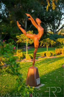 September 2023 / Endless-Dance-Statue_230928_Z9C3111