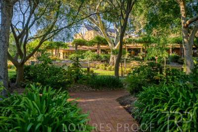 October 2023 / Generic-Gardens-Statues_231011_Z9C9745