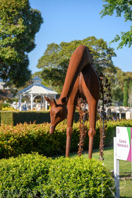 October 2023 / Giraffe-Statue_231011_85E2772