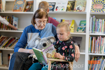 May 2019 / CHILD_READING_981