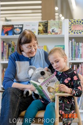 May 2019 / CHILD_READING_988