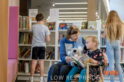 May 2019 / CHILD_READING_989