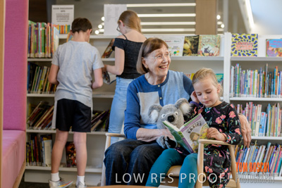 May 2019 / CHILD_READING_991