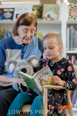 May 2019 / CHILD_READING_996