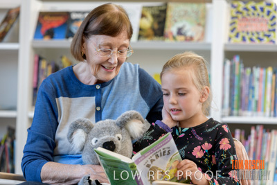 May 2019 / CHILD_READING_999