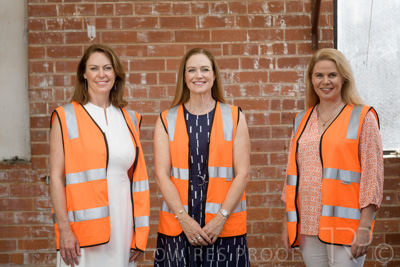 December 2021 / SASHA-PIPA-ZOE_211201_094