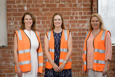 December 2021 / SASHA-PIPA-ZOE_211201_095