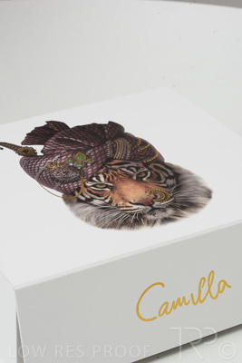 September 2021 / Q903P1778-CAMILLA-PREMIUM-GIFTBOX-XLarge_06