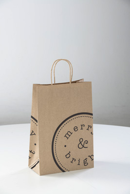 August 2022 / C493S0267-Merry& Bright_001