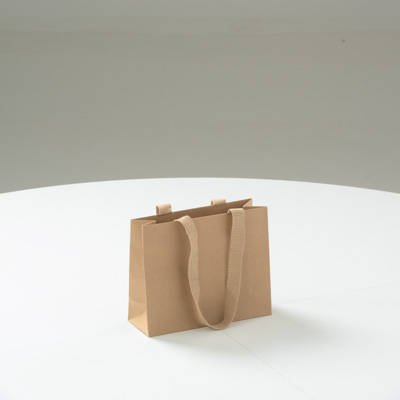 February 2024 / C234S00010-Premium-Satchel-WH-CAM-RAW_240226-_Z8C6559