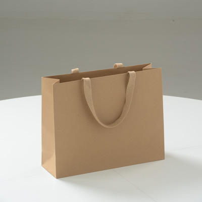 February 2024 / C57750010-Premium-Satchel-WH-CAM-RAW_240226-_Z8C6541