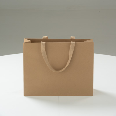 February 2024 / C57750010-Premium-Satchel-WH-CAM-RAW_240226-_Z8C6542