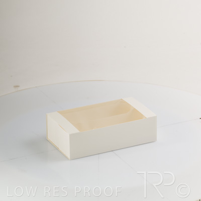 May 2024 / Macrone-Box_240511_001