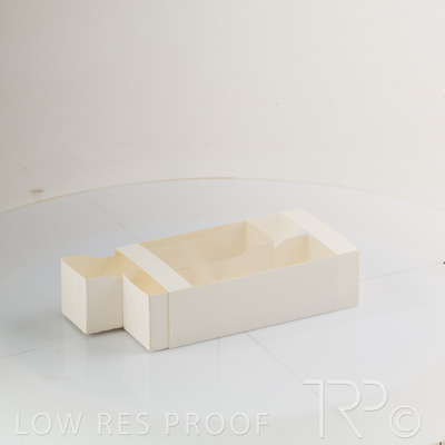 May 2024 / Macrone-Box_240511_007