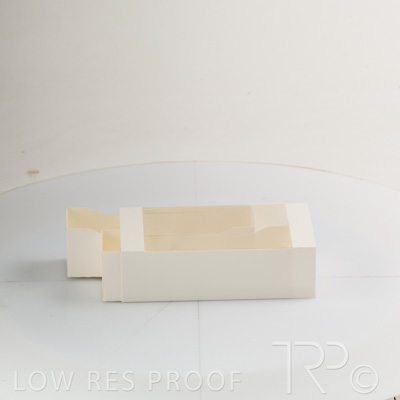 May 2024 / Macrone-Box_240511_008