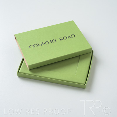 December 2024 / Q903P2255-Country-Road-Gift-Card-Box-241217-_Z8C6274