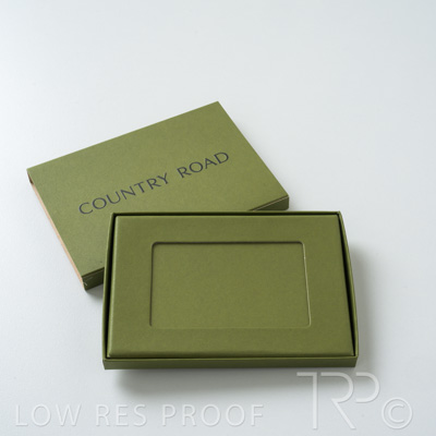 December 2024 / Q903P2265-Country-Road-Gift-Card-Box-241217-_Z8C6276
