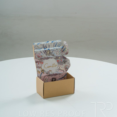 September 2025 / M920P0653-Camilla-S-Online-Shipper_003