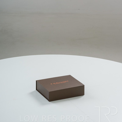 September 2025 / Q904P0007-RWM-Ctn-Br-Med-Shirt-Gift-Box_001