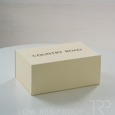 September 2025 / Q904P0013-CR-CTN-Giftbox-Lg-Prem-2025_001