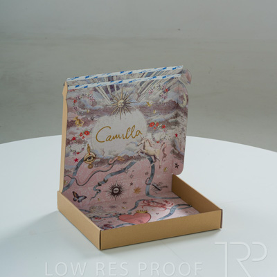 September 2025 / M920P0655-Camilla-L-Online-Shipper_002