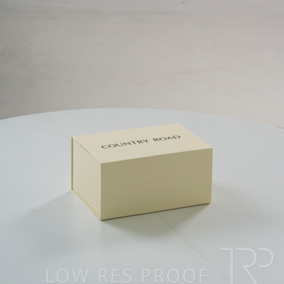 September 2025 / Q904P0013-CR-CTN-Giftbox-Med-Prem-2025_001