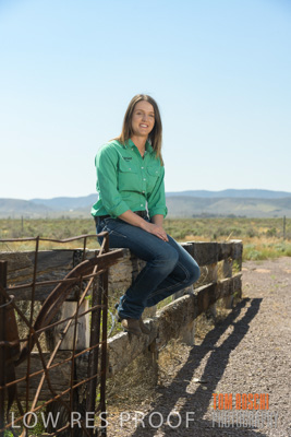 October 2020 / Phoebe_STOREY_and_Bindi_201001_010