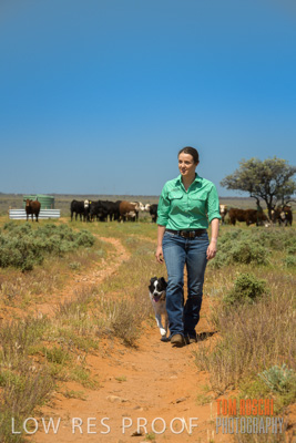 October 2020 / Phoebe_STOREY_and_Bindi_201001_049