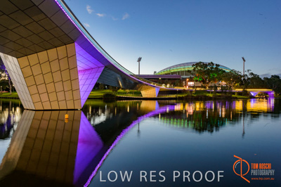 June 2017 / TORRENS_FOOTBRIDGE_NIGHT_AD_OVAL_014_170625