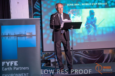 FYFE_XMAS_082_120104