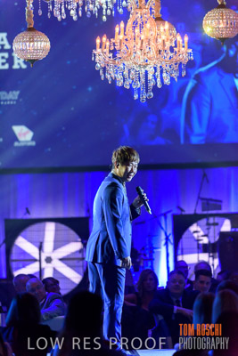 DISCOVERY_DINNER_81P2073