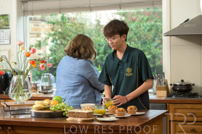 November 2023 / Home-Stay-SCENE-3_231114-_Z9E9763