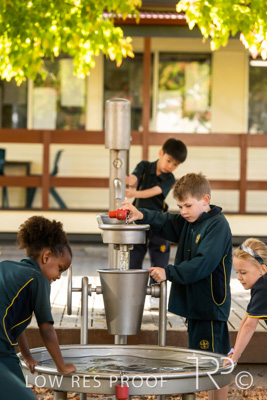 April 2023 / MERCEDES-230403-010